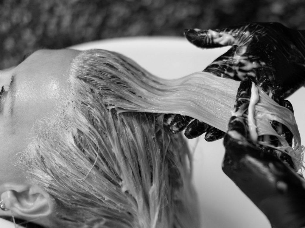 Tinte de pelo peluquería Sara Pérez Hair Stylist